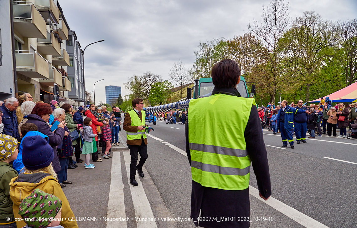 01.05.2023 - Maibaumaufstellung in Berg am Laim